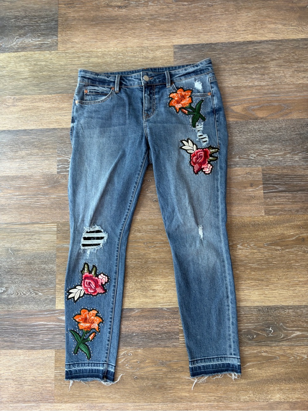 Level 99 Amber Slouchy Skinny Ankle Jeans Floral Embroidered studded Size 27